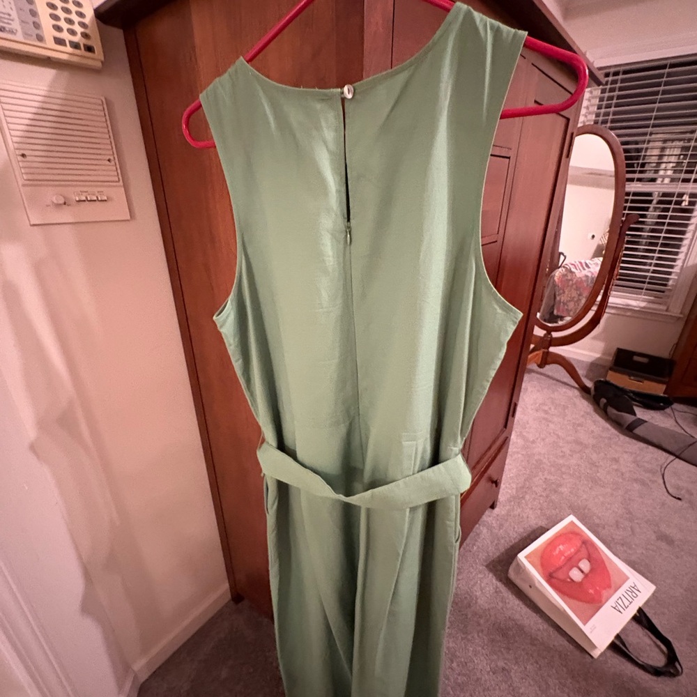 Ann Taylor Green jumpsuit. - Picture 3 of 3